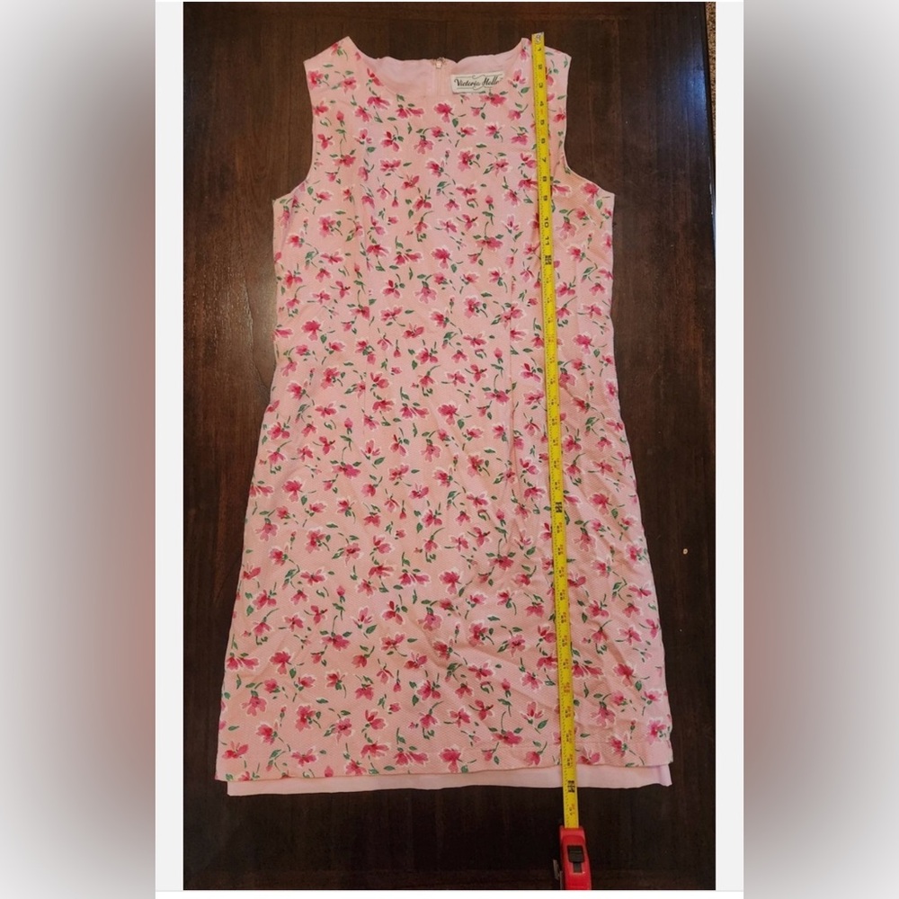 Chic Pink Floral Midi Dress - Picture 3 of 7
